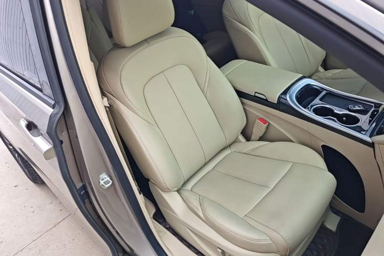 Used Buick GL8 2023 ES Lu Zun Deluxe Model Right Front Seat