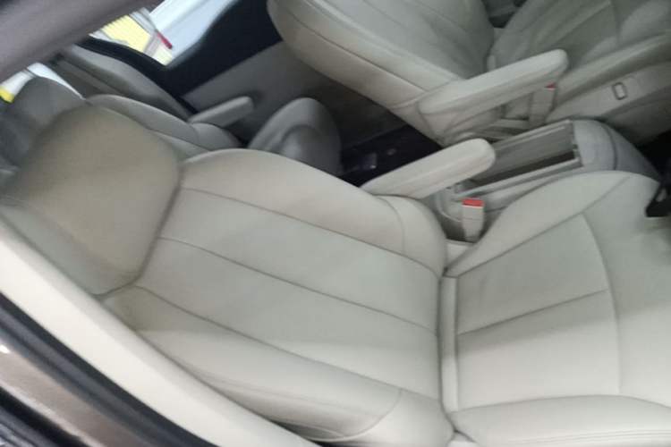 Used Buick GL8 2023 Land Executive Class Smart Enjoyment Model Right Front Seat