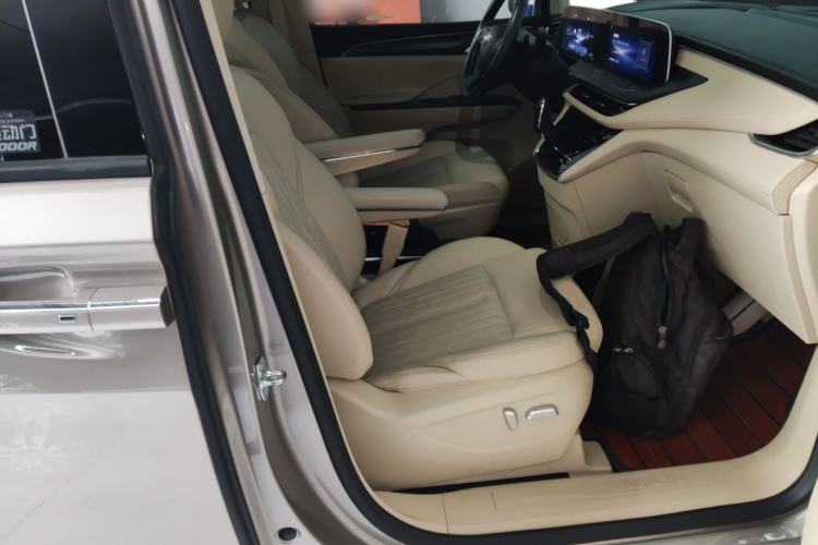 Used Buick GL8 2023 ES Lu Zun Luxury Model Right Front Seat