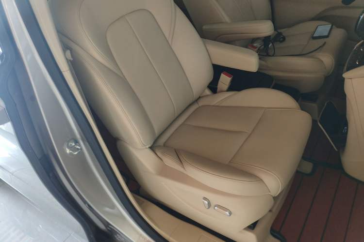 Used Buick GL8 2023 ES Lu Zun Deluxe Model Right Front Seat
