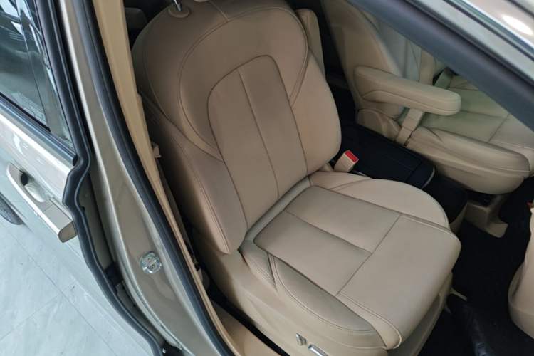 Used Buick GL8 2023 ES Lu Zun Deluxe Model Right Front Seat