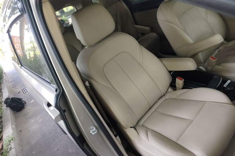 Used Buick GL8 2023 ES Lu Zun Deluxe Model Right Front Seat