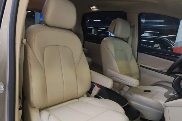 Used Buick GL8 2023 ES Lu Zun Deluxe Model Right Front Seat