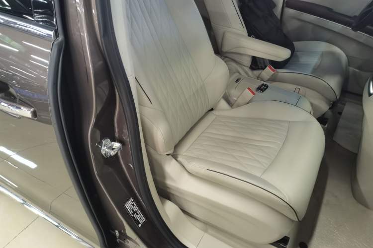 Used Buick GL8 2023 Land Executive Class 652T Luxury Model Right Front Seat