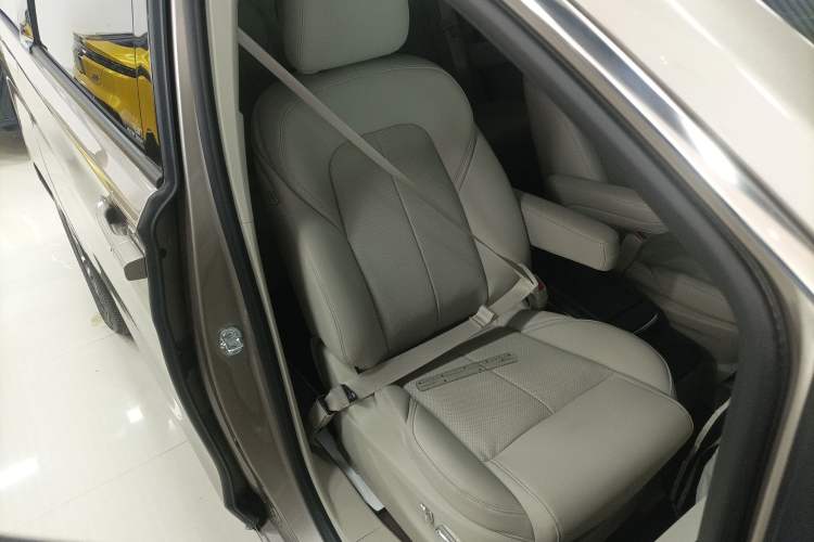 Used Buick GL8 2023 ES Lu Zun Comfort Model Right Front Seat