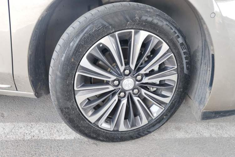 Used Buick GL8 2023 ES Lu Zun Smart Flagship Model Right Front Wheel Hub