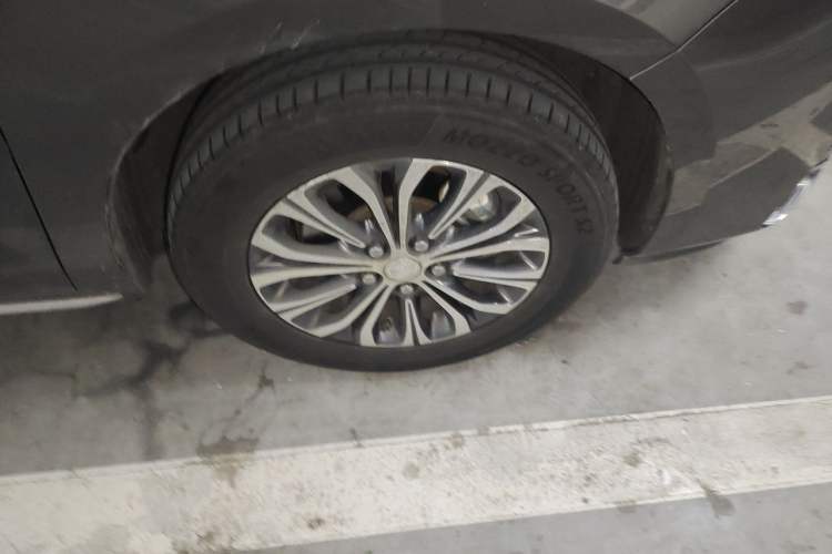 Used Buick GL8 2023 Land Executive Class Comfort Model Right Front Wheel Hub