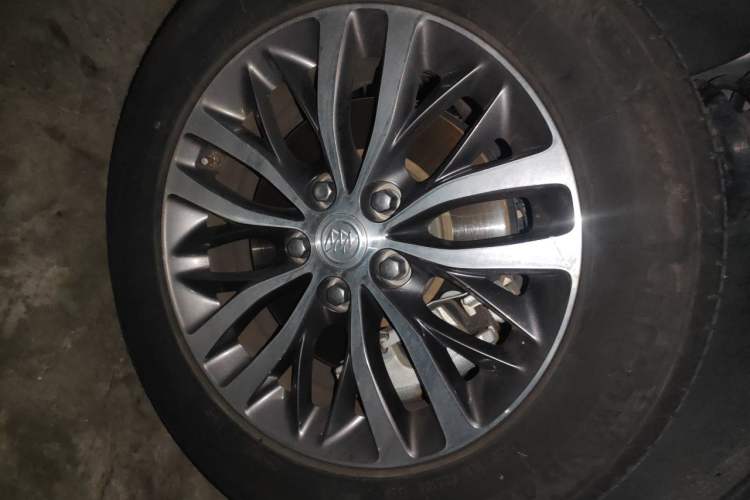 Used Buick GL8 2023 ES Lu Zun Deluxe Model Right Front Wheel Hub