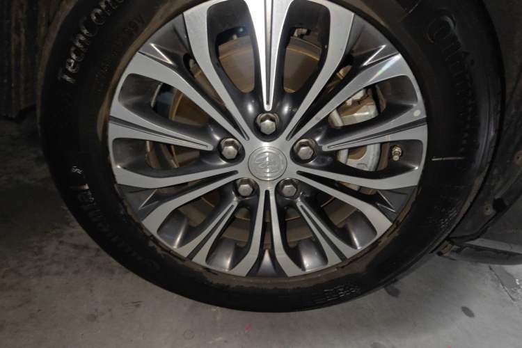 Used Buick GL8 2023 Land Executive Class Comfort Model Right Front Wheel Hub