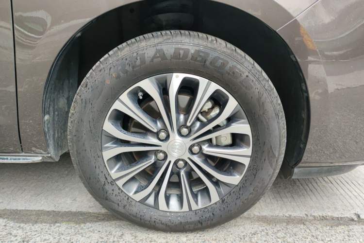 Used Buick GL8 2023 Land Executive Class Comfort Model Right Front Wheel Hub