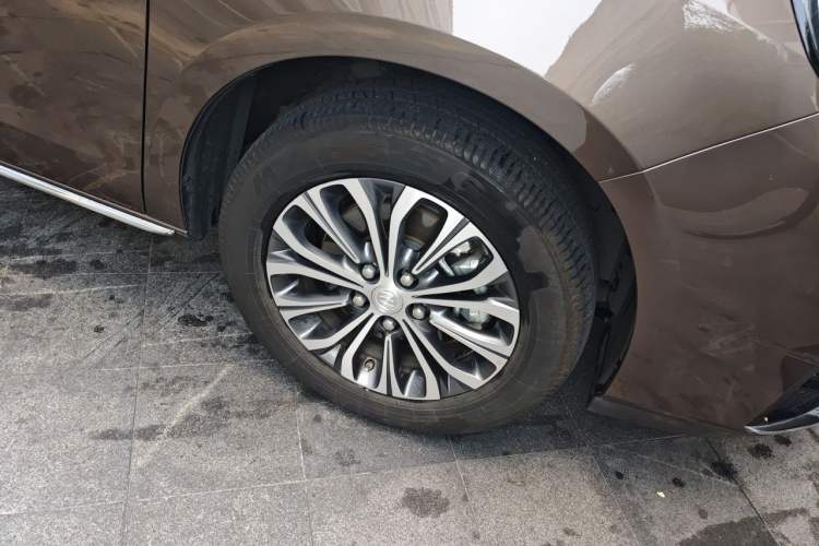 Used Buick GL8 2023 Facelifted Land Cruiser Executive Luxury Version Right Front Wheel Hub