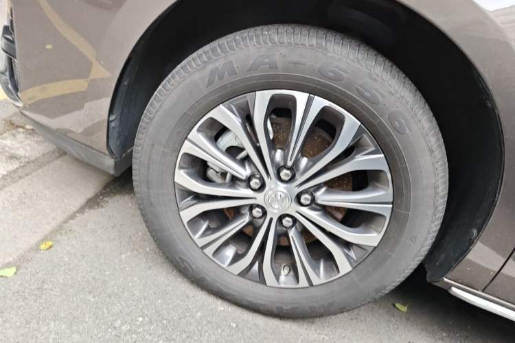 Used Buick GL8 2023 Land Executive Class Comfort Model Right Front Wheel Hub