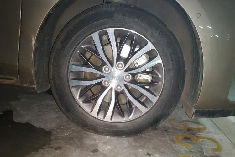 Used Buick GL8 2023 ES Lu Zun Deluxe Model Right Front Wheel Hub