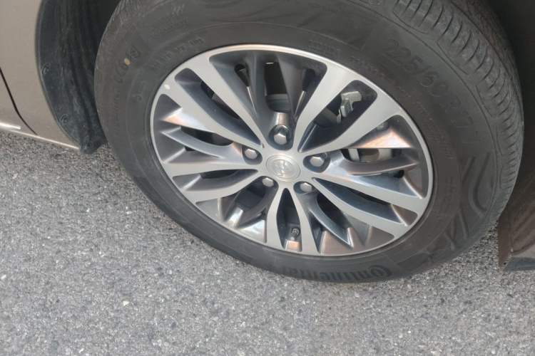 Used Buick GL8 2023 ES Lu Zun Deluxe Model Right Front Wheel Hub