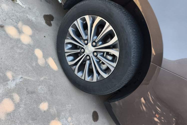 Used Buick GL8 2023 Land Executive Class Smart Enjoyment Model Right Front Wheel Hub