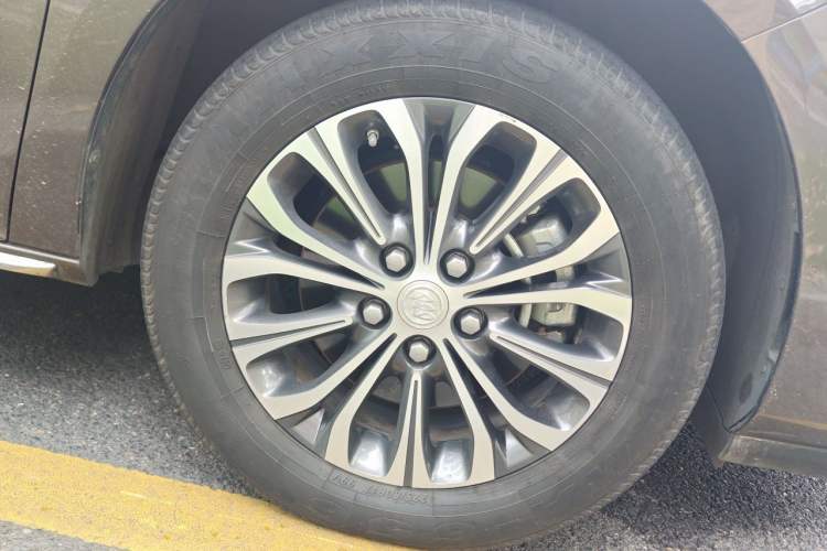 Used Buick GL8 2023 Land Executive Class 652T Luxury Model Right Front Wheel Hub