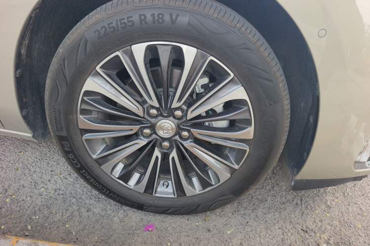 Used Buick GL8 2023 ES Lu Zun Luxury Model Right Front Wheel Hub