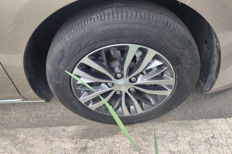 Used Buick GL8 2023 ES Lu Zun Deluxe Model Right Front Wheel Hub