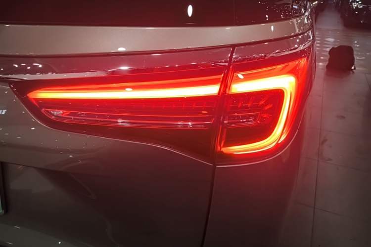 Used Buick GL8 2023 ES Lu Zun Deluxe and Yue Edition Right Rear Taillight