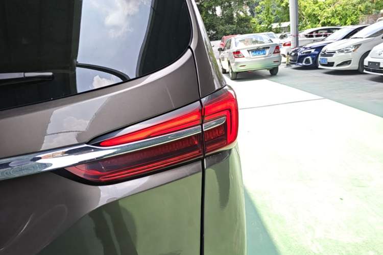 Used Buick GL8 2023 Land Executive Class 652T Luxury Model Right Rear Taillight