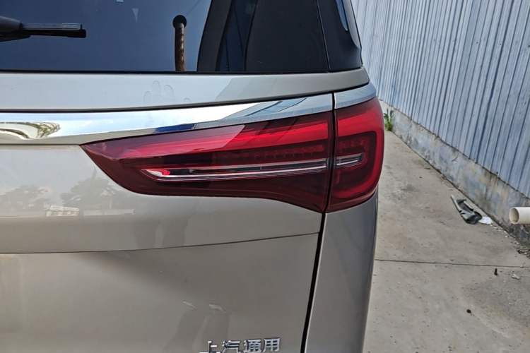 Used Buick GL8 2023 ES Lu Zun Deluxe Model Right Rear Taillight