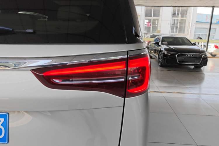 Used Buick GL8 2023 ES Lu Zun Flagship Model Right Rear Taillight