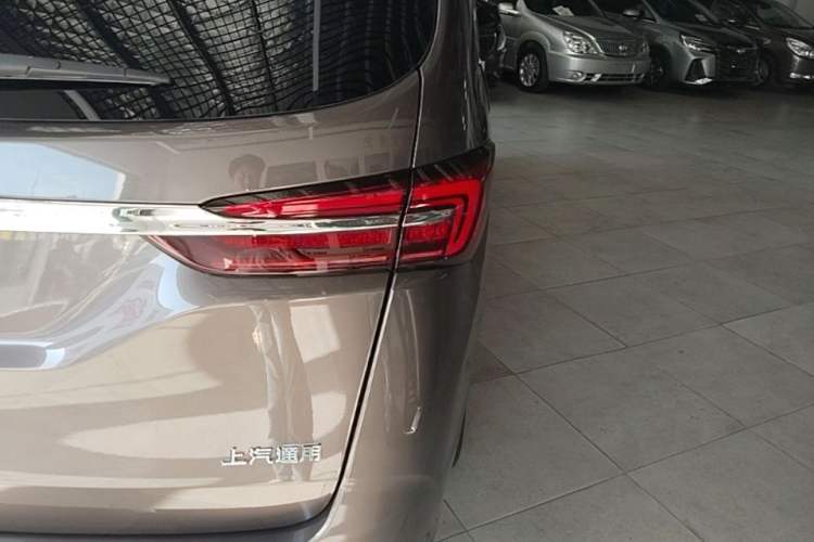 Used Buick GL8 2023 Facelifted Land Cruiser Executive Luxury Version Right Rear Taillight
