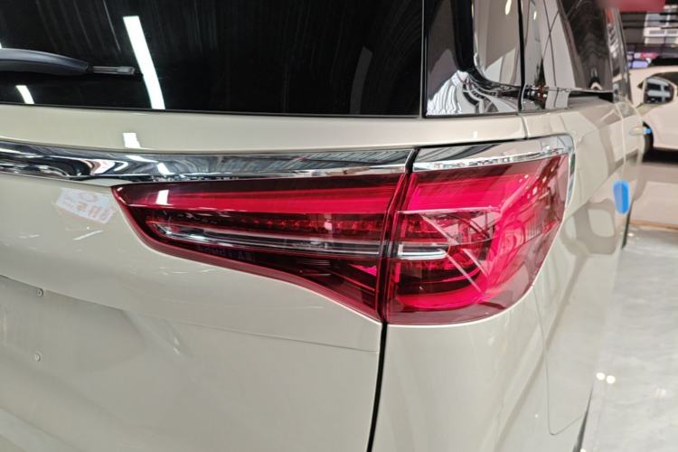 Used Buick GL8 2023 ES Lu Zun Deluxe Model Right Rear Taillight