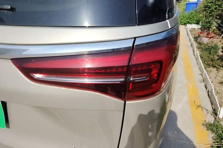 Used Buick GL8 2023 ES Lu Zun Deluxe Model Right Rear Taillight