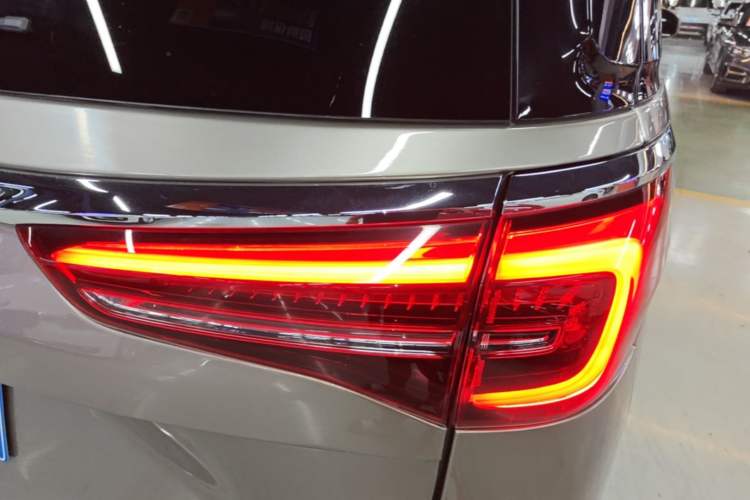 Used Buick GL8 2023 ES Lu Zun Deluxe Model Right Rear Taillight