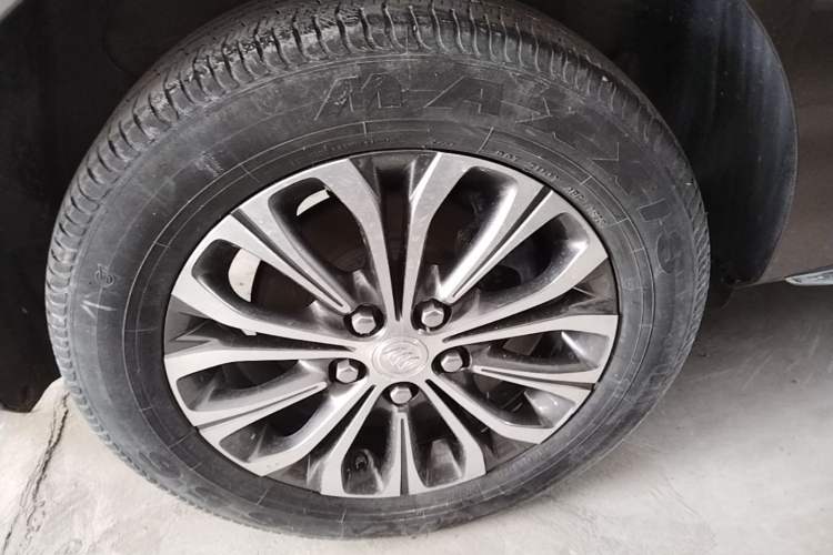 Used Buick GL8 2023 Land Executive Class Comfort Model Right Rear Wheel Hub