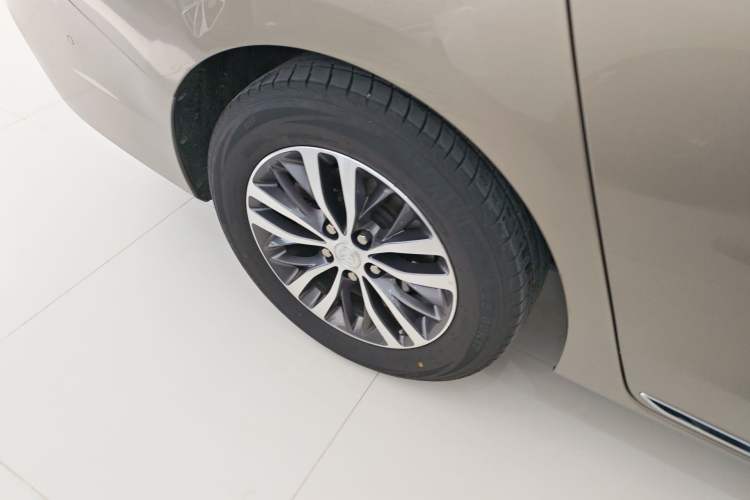 Used Buick GL8 2023 ES Lu Zun Deluxe Model Right Rear Wheel Hub