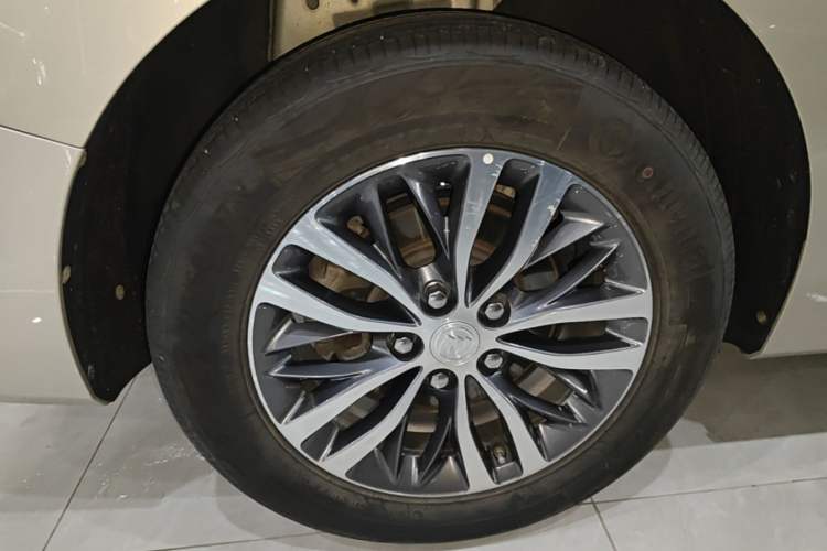 Used Buick GL8 2023 ES Lu Zun Deluxe Model Right Rear Wheel Hub