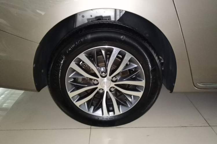 Used Buick GL8 2023 ES Lu Zun Comfort Model Right Rear Wheel Hub