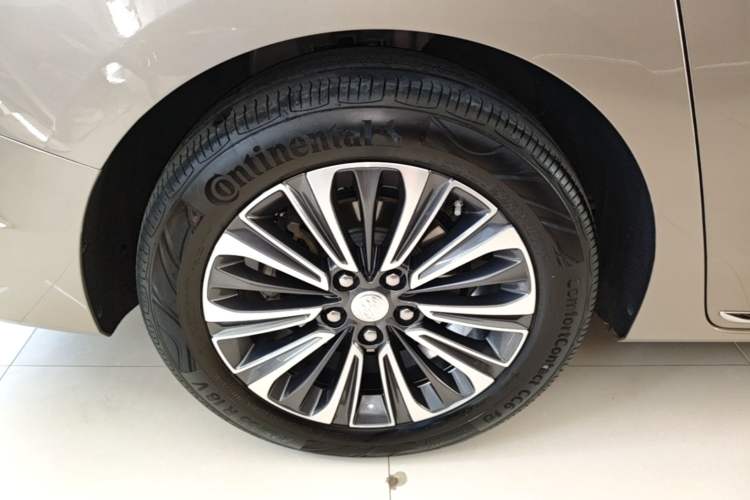 Used Buick GL8 2023 ES Lu Zun Luxury Model Right Rear Wheel Hub