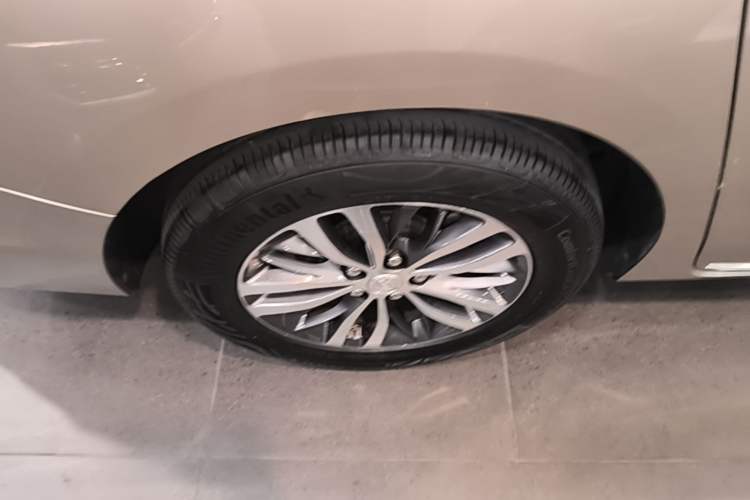 Used Buick GL8 2023 ES Lu Zun Deluxe and Yue Edition Right Rear Wheel Hub