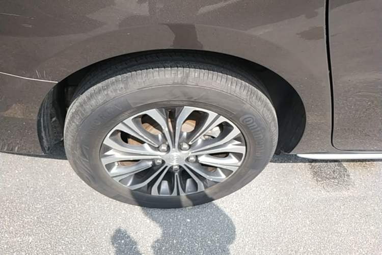 Used Buick GL8 2023 Land Executive Class Comfort Model Right Rear Wheel Hub