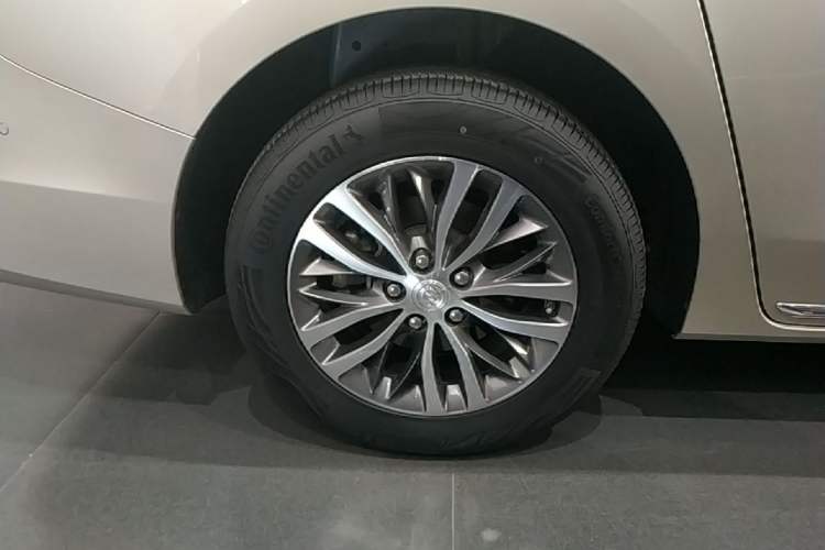 Used Buick GL8 2023 ES Lu Zun Deluxe Model Right Rear Wheel Hub
