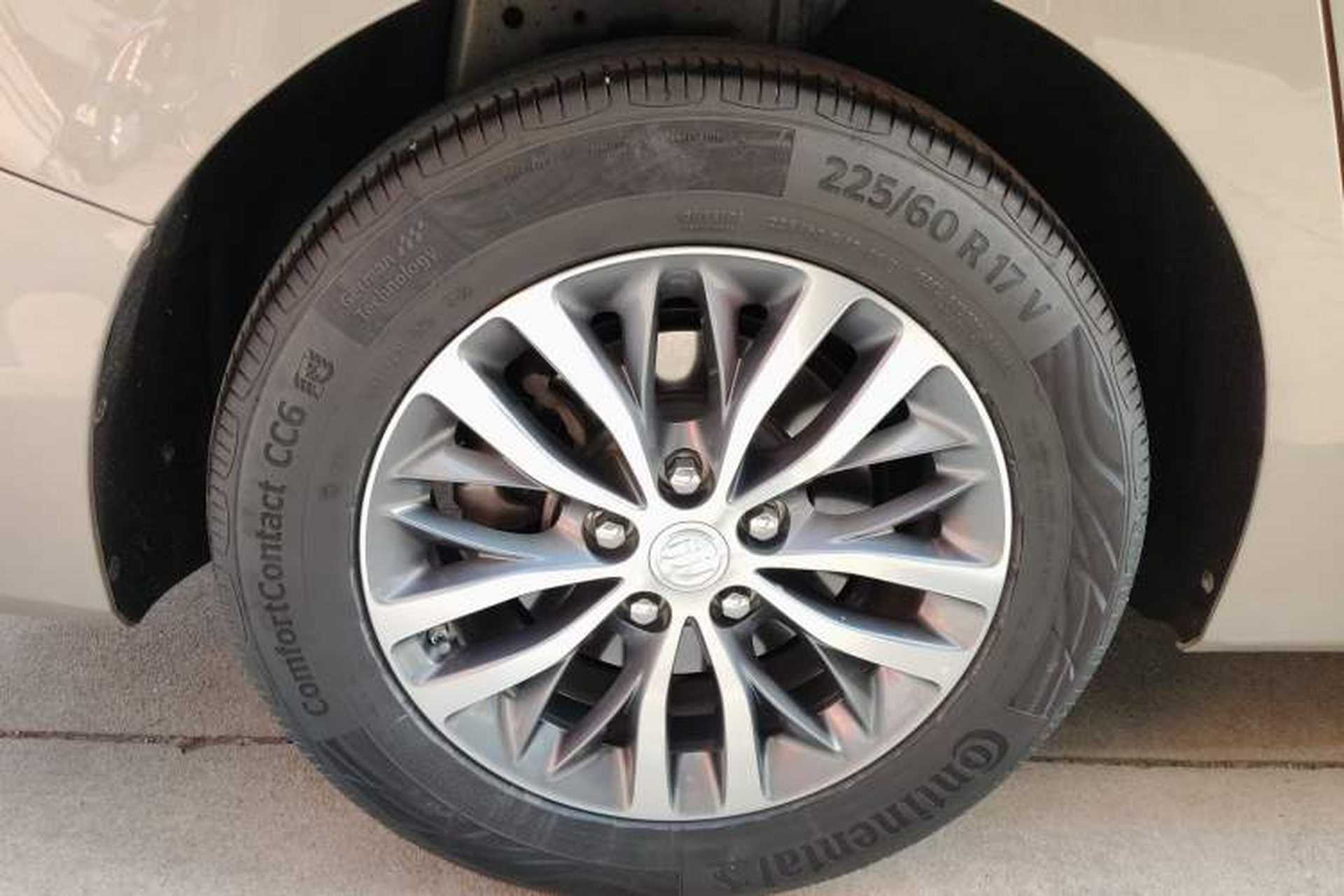 Used Buick GL8 2023 ES Lu Zun Comfort Model Right Rear Wheel Hub