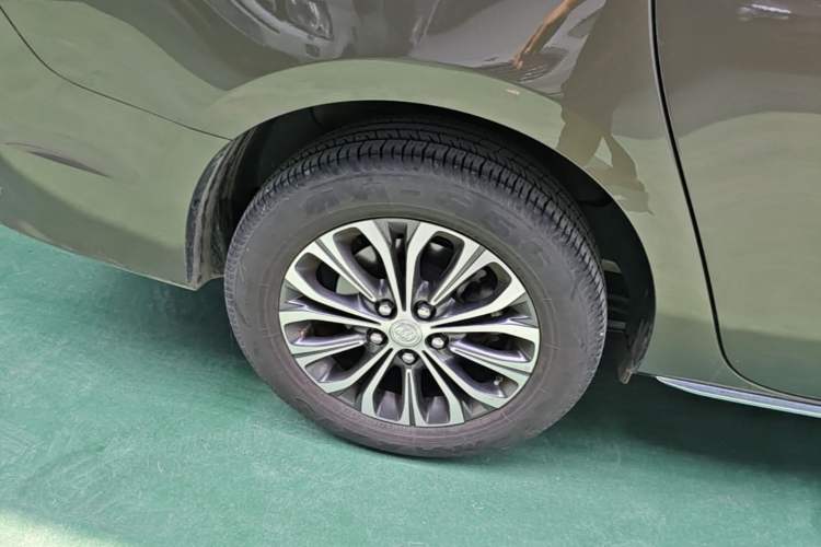 Used Buick GL8 2023 Land Executive Class 652T Luxury Model Right Rear Wheel Hub