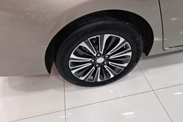 Used Buick GL8 2023 ES Lu Zun Luxury Edition and Yue Version Right Rear Wheel Hub