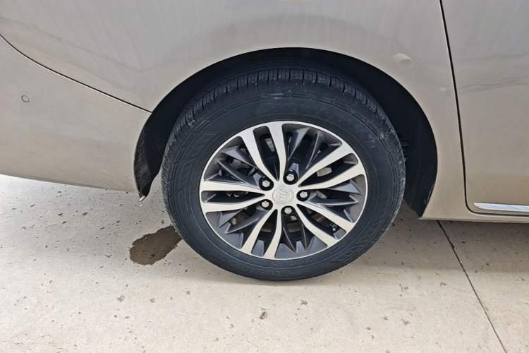 Used Buick GL8 2023 ES Lu Zun Deluxe Model Right Rear Wheel Hub