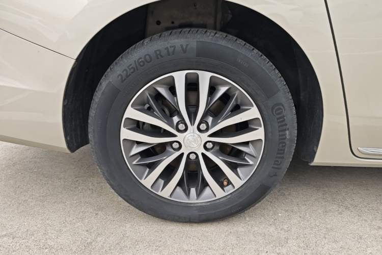 Used Buick GL8 2023 ES Lu Zun Comfort Model Right Rear Wheel Hub