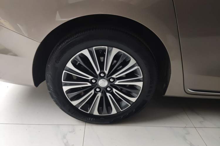 Used Buick GL8 2023 ES Lu Zun Luxury Model Right Rear Wheel Hub