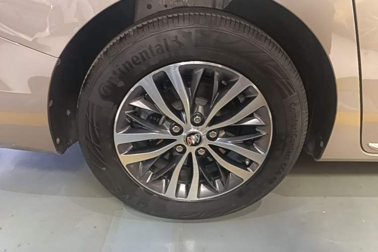 Used Buick GL8 2023 ES Lu Zun Comfort Model Right Rear Wheel Hub