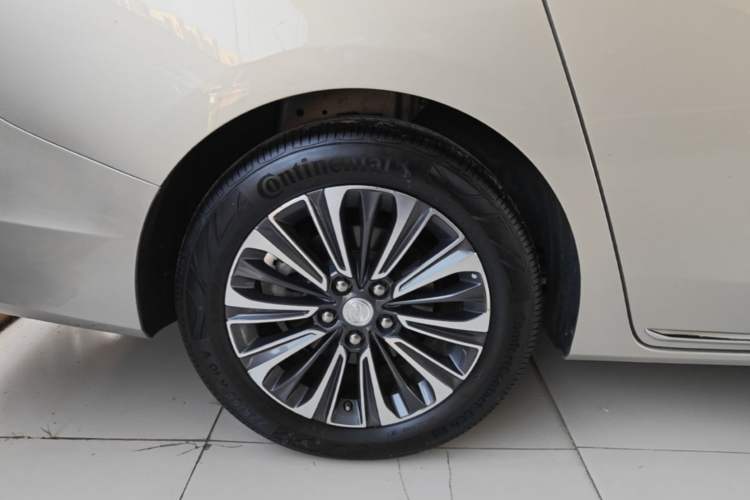 Used Buick GL8 2023 ES Lu Zun Flagship Model Right Rear Wheel Hub