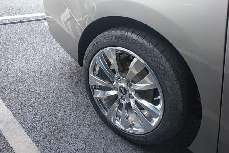 Used Buick GL8 2023 ES Lu Zun Comfort Model Right Rear Wheel Hub