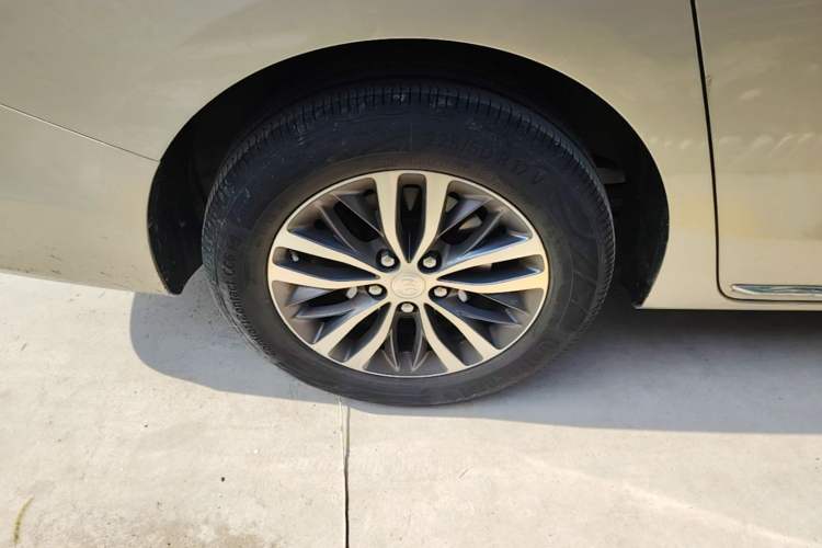 Used Buick GL8 2023 ES Lu Zun Deluxe Model Right Rear Wheel Hub