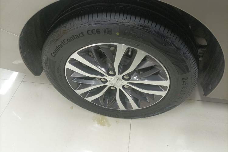 Used Buick GL8 2023 ES Lu Zun Comfort Model Right Rear Wheel Hub