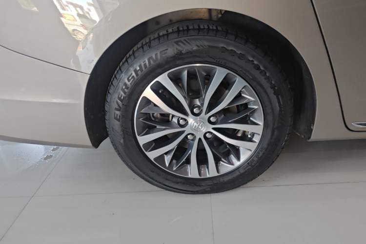 Used Buick GL8 2023 ES Lu Zun Comfort Model Right Rear Wheel Hub